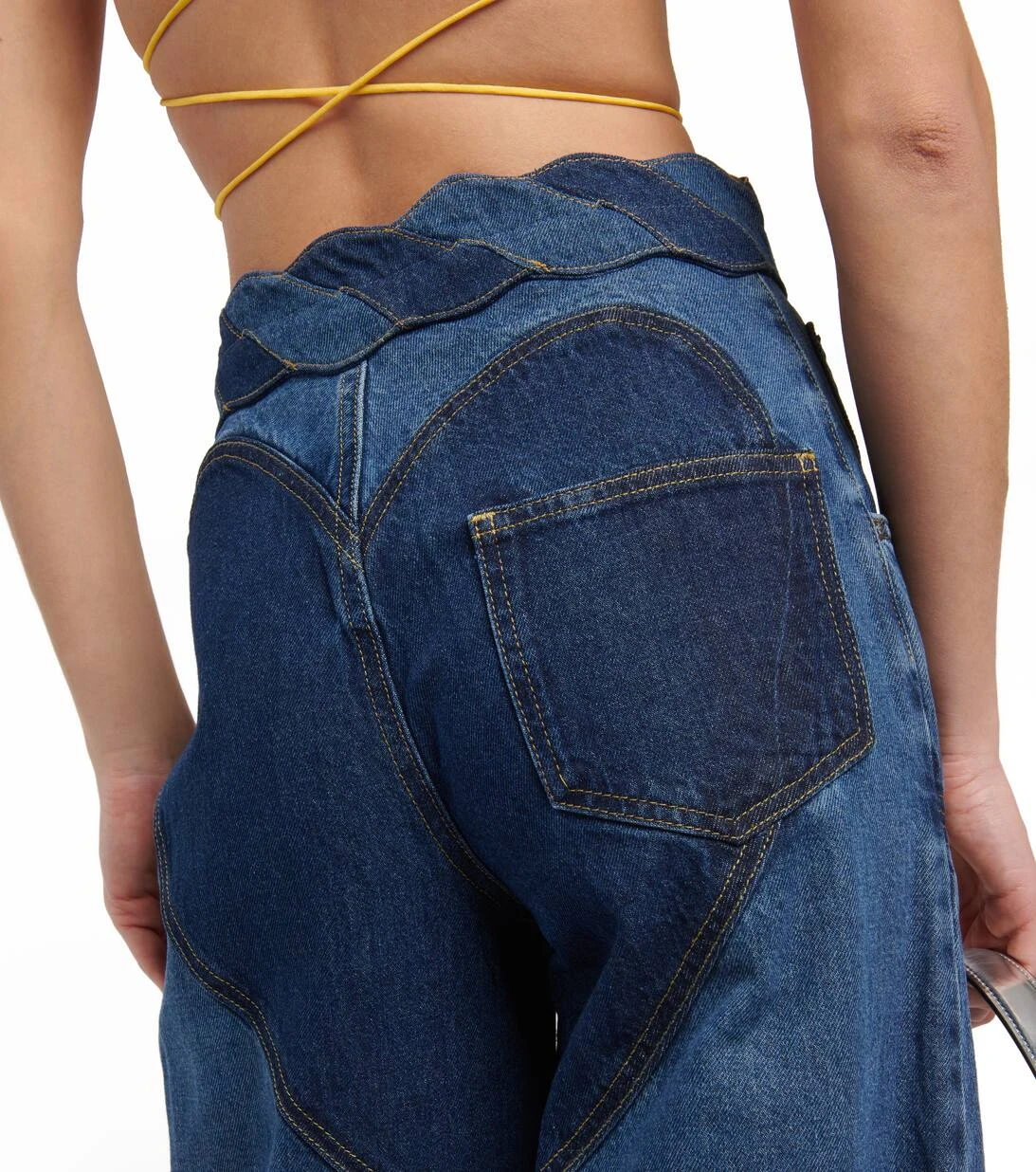 Area Verzierte High-Rise Jeans 7 Area Verzierte High-Rise Jeans – Bild 5